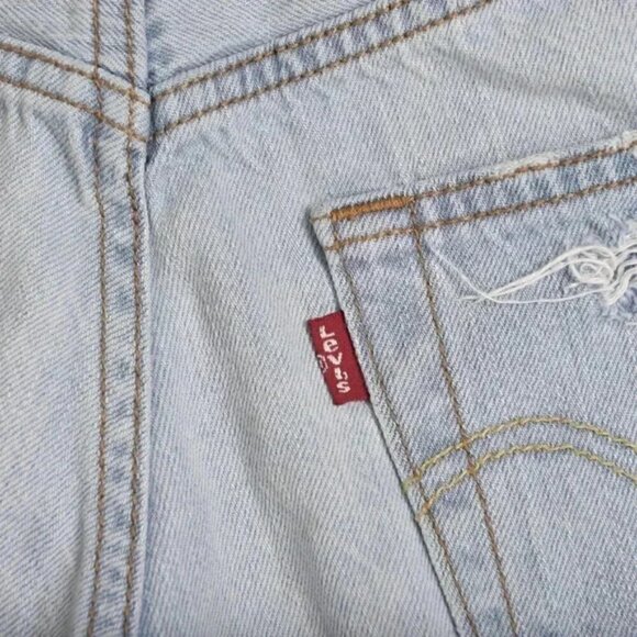 Levis 501 Jean Shorts Distressed Raw Hem Light Wash Mid Rise Size 25 - Picture 4 of 4